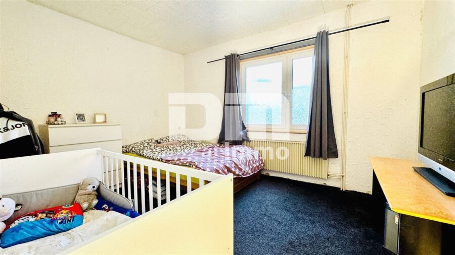 Modernisiertes Zweifamilienhaus BJ mit Gewerbeanteil, Anbau und enormen Platzangebot - OG WE2 Kinderzimmer / Schlafzimmer 1